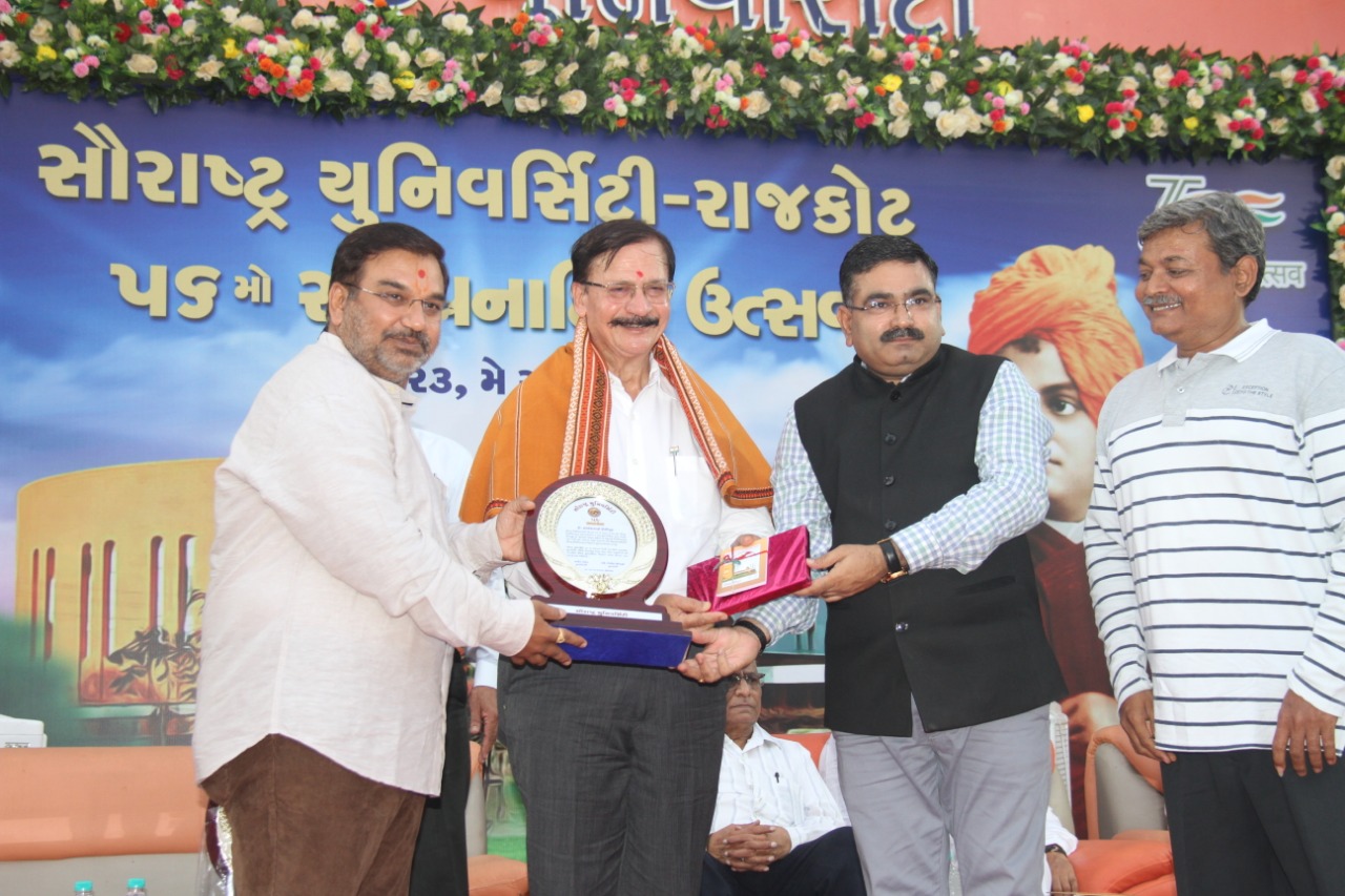 On the 8th founding day, more than 3 colleges of Saurashtra University signed MoU with Yoga Board for Yoga Education.