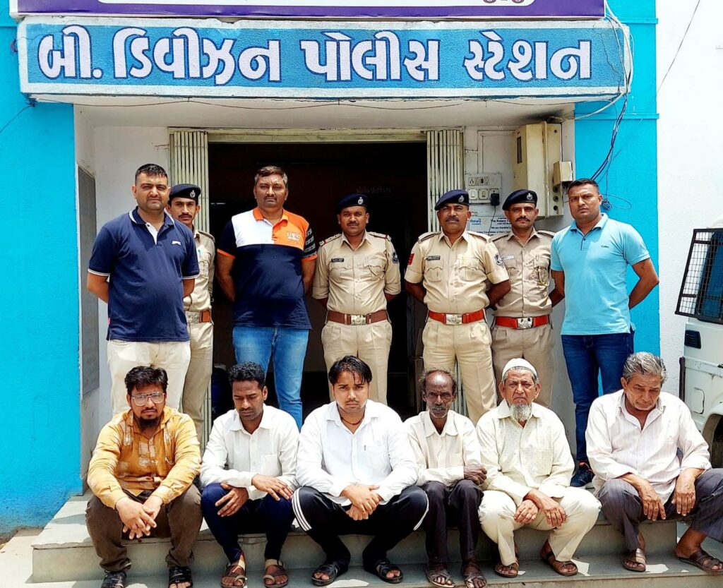 3 caught selling beef in Bhatiyarwad area of Bharuch