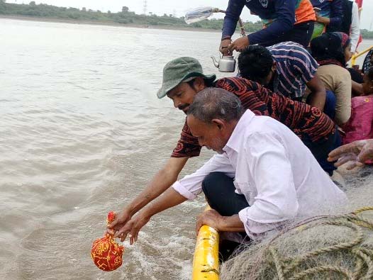 Bharuch fishermen Narmada puja
