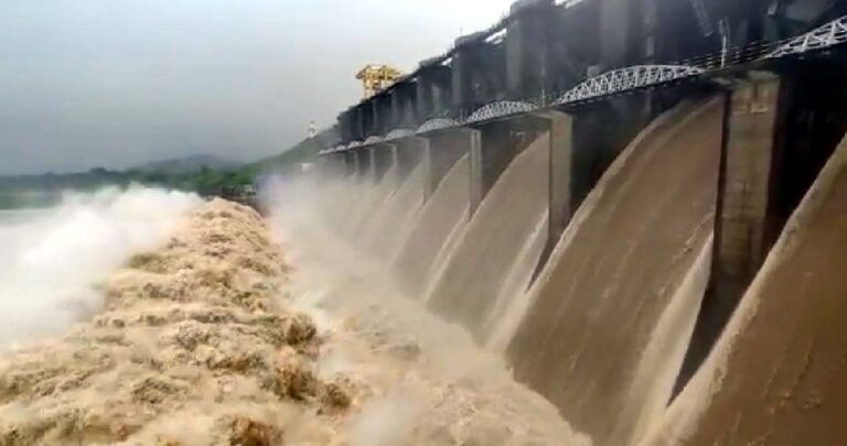 Valsad Madhuban Dam 1.5lakh cusec water released