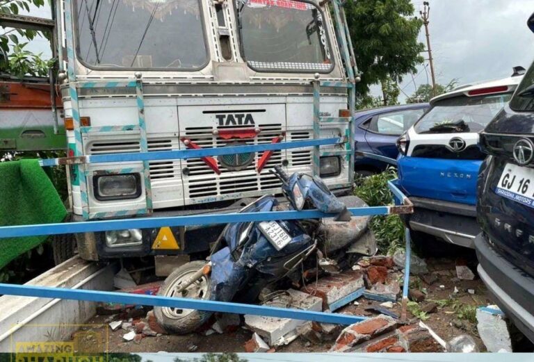 Uncontrolled trailer crushed vehicles on NH48 in Bharuch