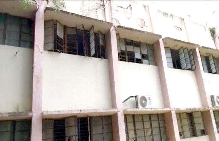 40 years old building of ITI in Amreli dilapidated