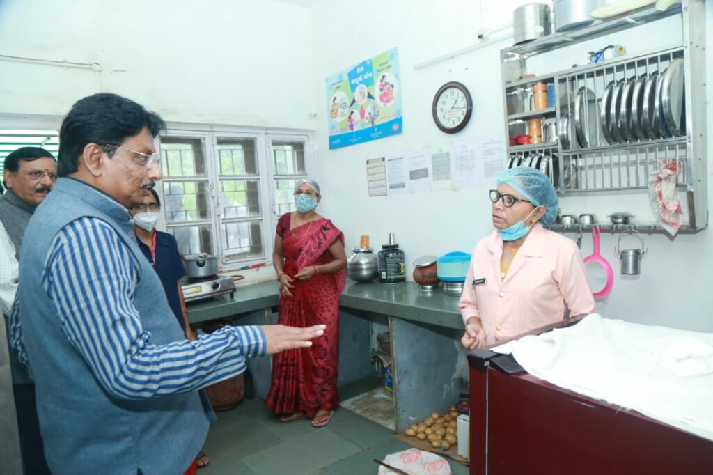 dhandhuka-health-centre-health-minister-visit