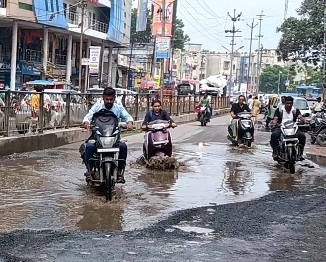 Godhra potholes in roads due to rain