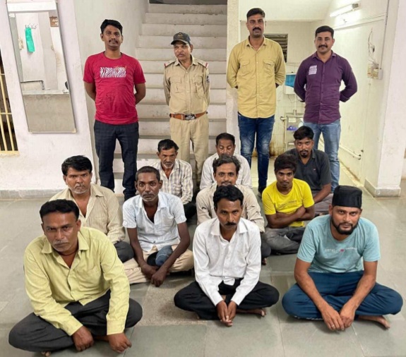 Vedach Police nabs 10 gamblers in Bharuch