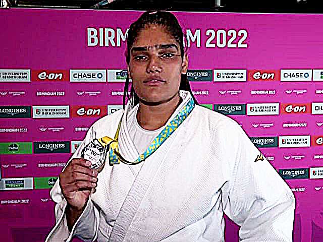 Bronze medal in high jump to Tejashwan Shankar of India