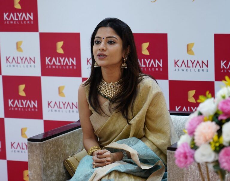 Kalyan Jewellers’ regional brand ambassador Kinjal Rajpriya inaugurates redesigned showroom in Ahmedabad