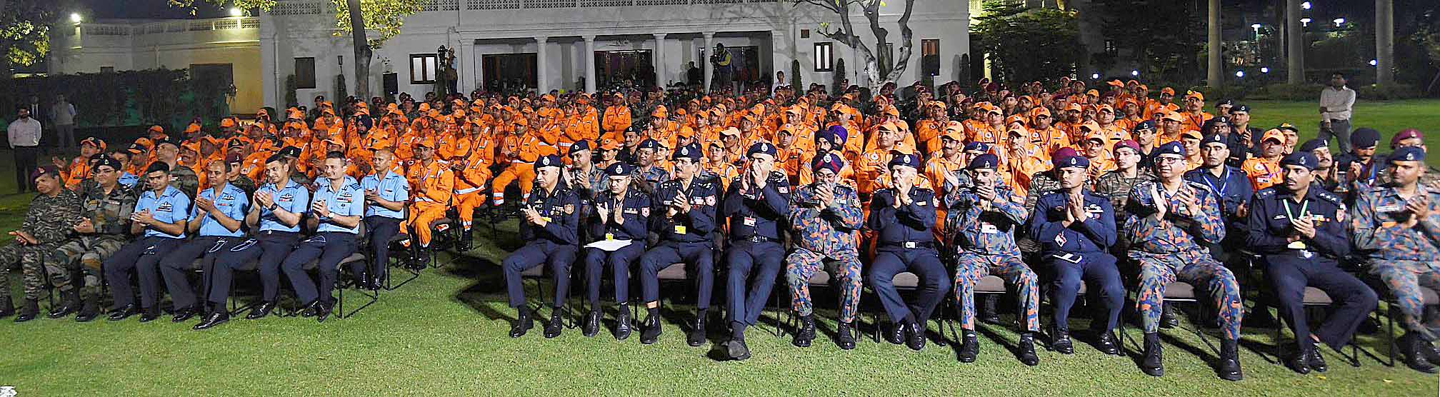 The Prime Minister met the 'Operation Dost' team that returned from Turkey