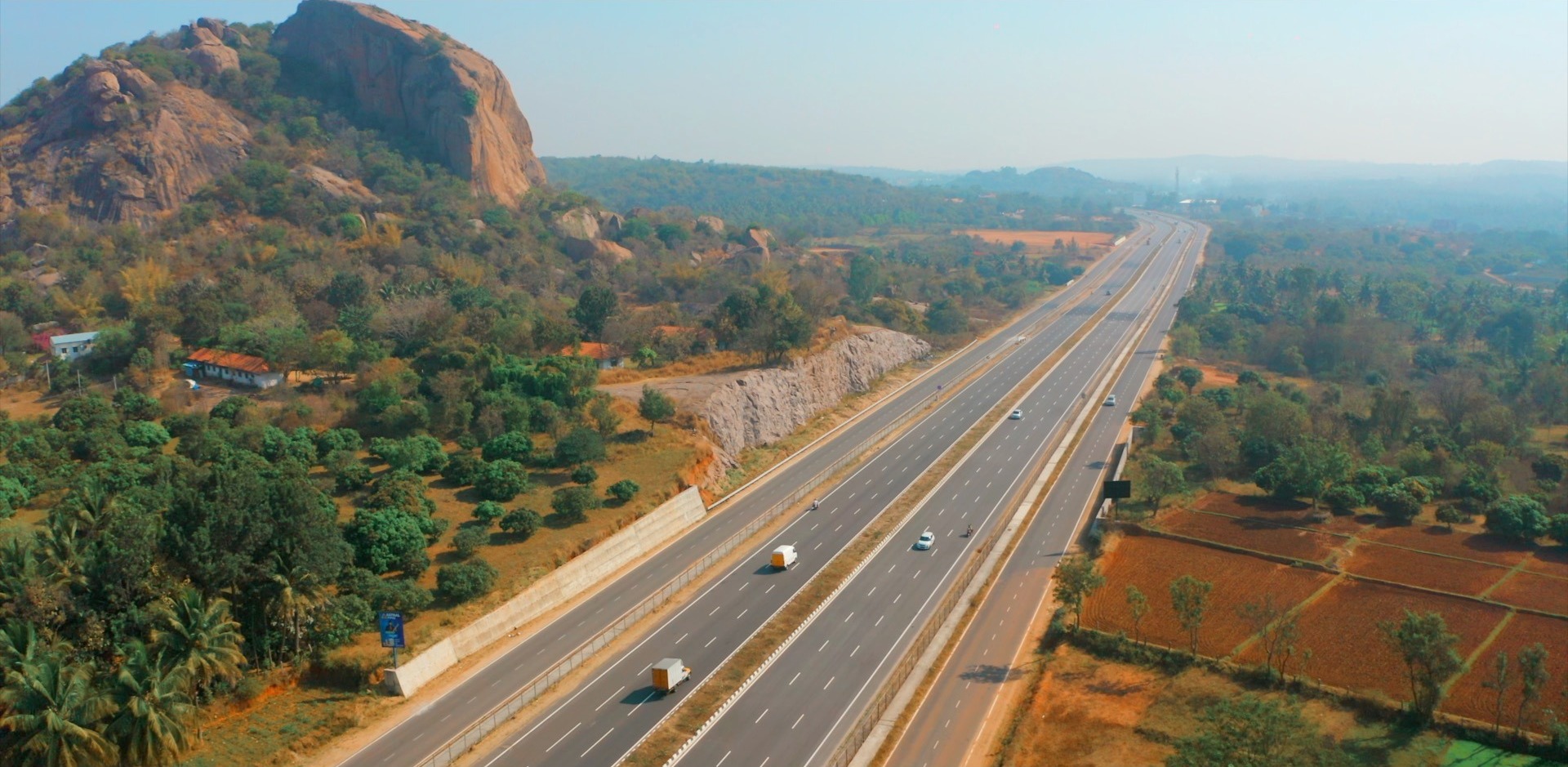 Due to this expressway built at a cost of 8480 crores, the 3-hour journey will be cut in 75 minutes.