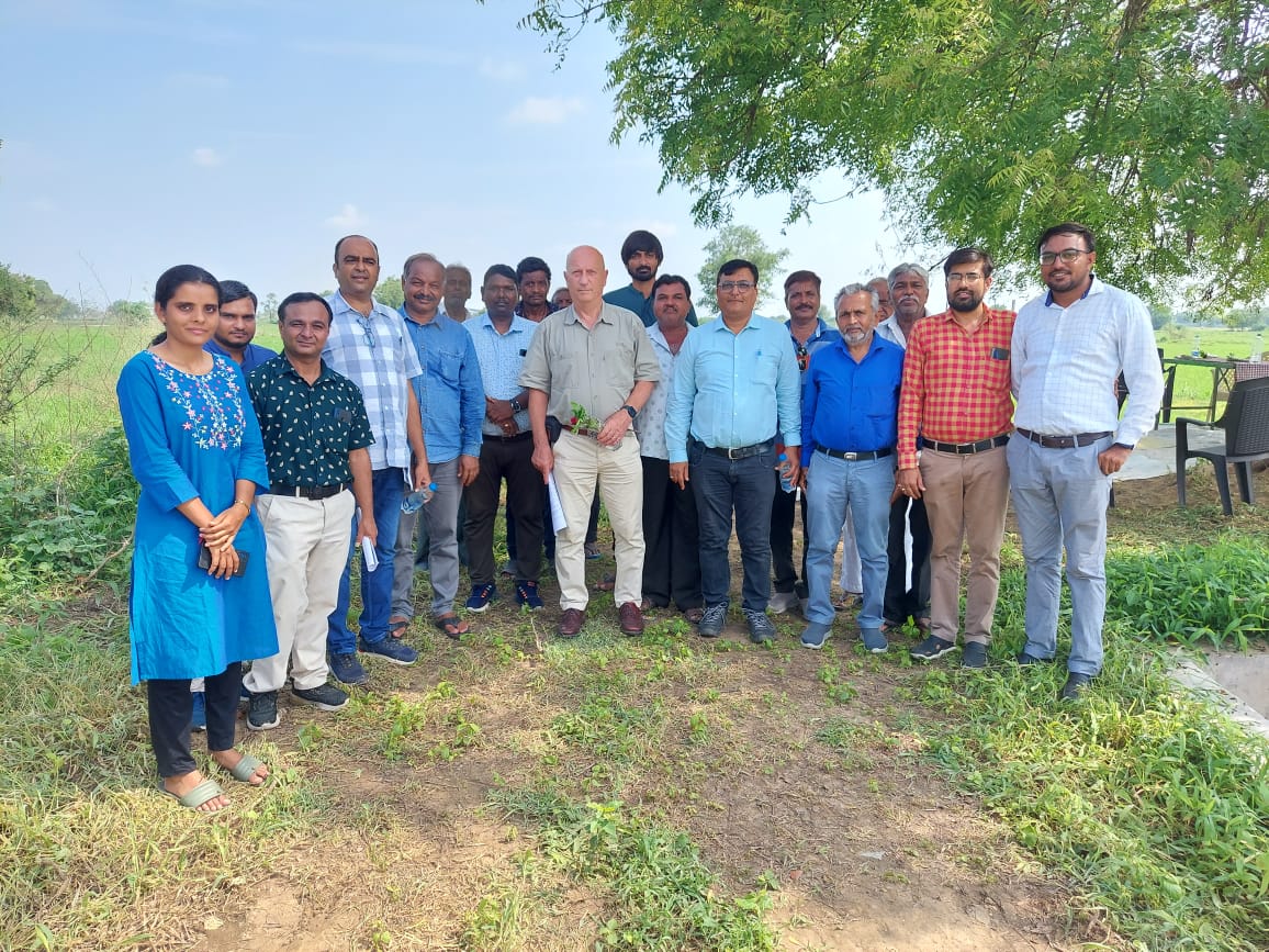 A full-crop subject expert from the Netherlands visited the Jamalpur flower market